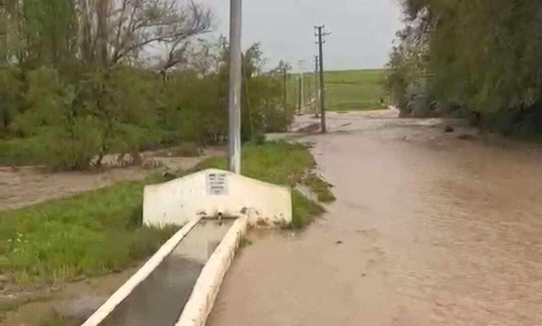 Kırşehir’in Kaman ilçesinde etkili olan sağanak yağış, Bayramözü köyünde sele