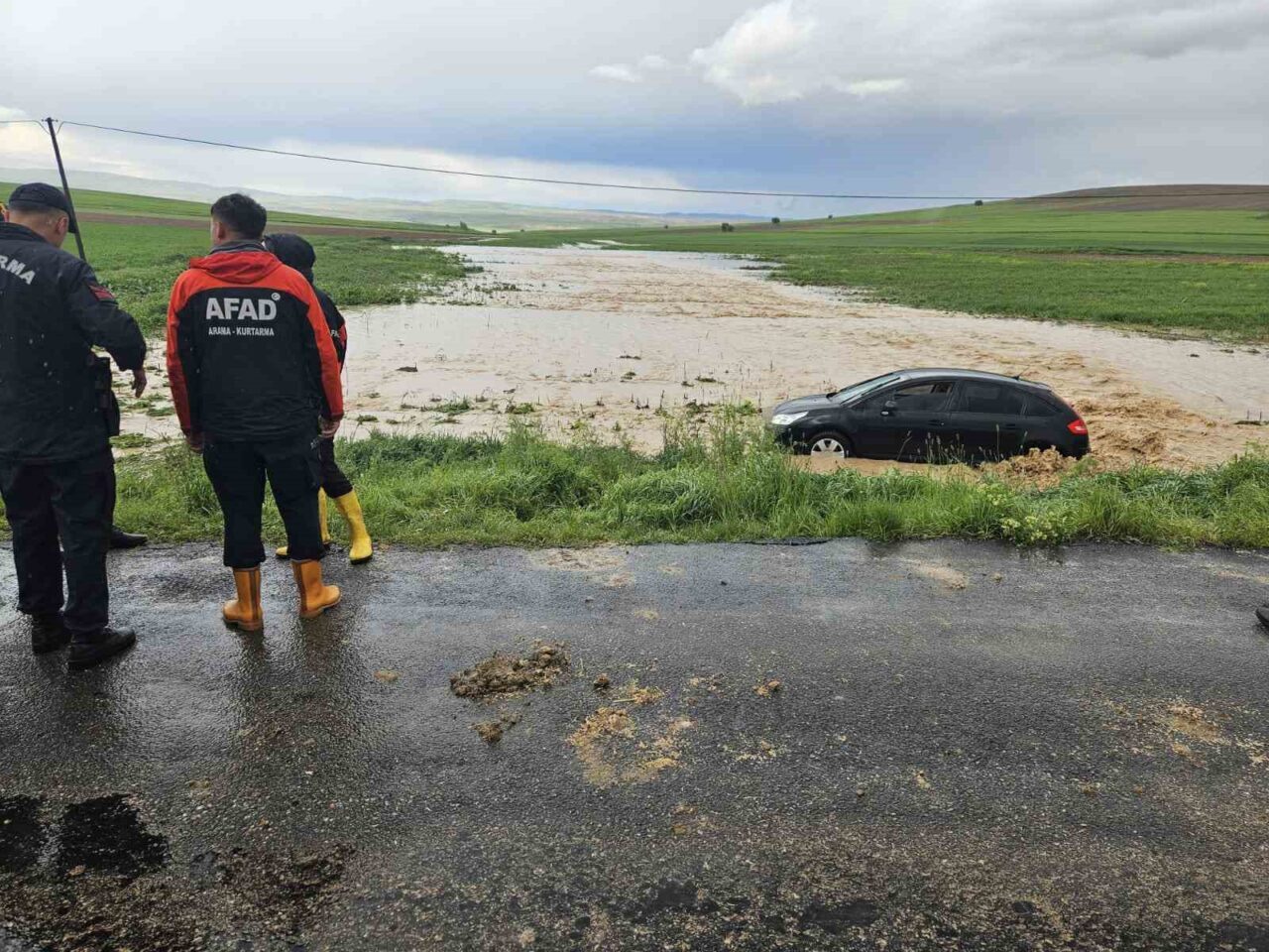 KIRŞEHİR (İHA) – Kırşehir’de kent genelinde etkisini artıran yağış sonrası