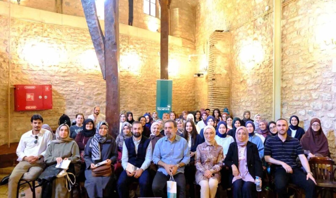 “Kütüphanem Kocaeli” üyeleri, “Bir Kitap, Bir Şehir, Bir Yazar Projesi”