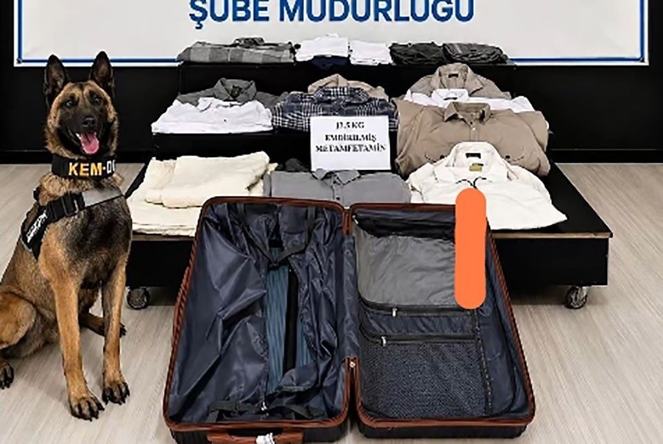 Hakkari’nin Yüksekova ilçesinde narkotik polisi tarafından şehirler arası yolcu otobüsünde
