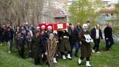 Bayburtlu Kıbrıs Gazisi ve emekli öğretmen Ömer Doğan, Manas köyünde