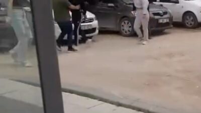 Afyonkarahisar’da 3 kız arasında yaşanan kavgayı ayırmak isteyen yaşlı bir
