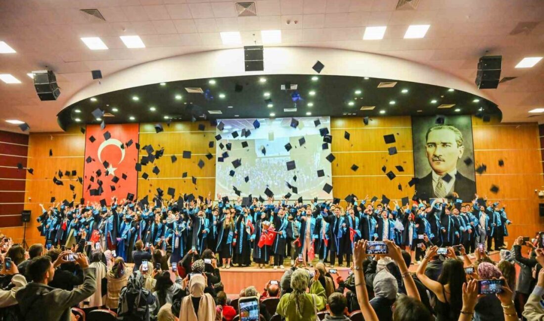 Karamanoğlu Mehmetbey Üniversitesi (KMÜ) Teknik Bilimler Meslek Yüksekokulu, düzenlenen mezuniyet