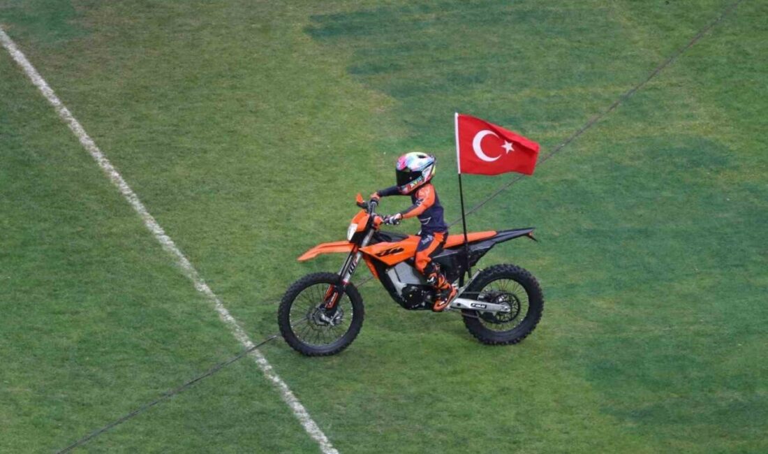 Cumhurbaşkanı Recep Tayyip Erdoğan’ın gençlerle buluşması öncesinde Turka Kocaeli Stadyumu’nun