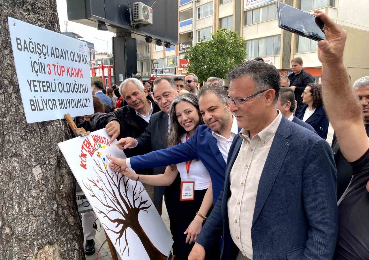 Manisa’nın Alaşehir ilçesinde, lösemi nedeniyle hayatını kaybeden emekli öğretmen ve