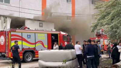 Bursa’nın İnegöl ilçesinde bir koltuk fabrikasında çıkan yangında 2 kişi