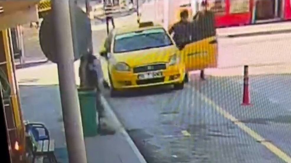 Burdur’da taksi durağı önünde kontak anahtarı üzerinde bırakılan taksiye binen