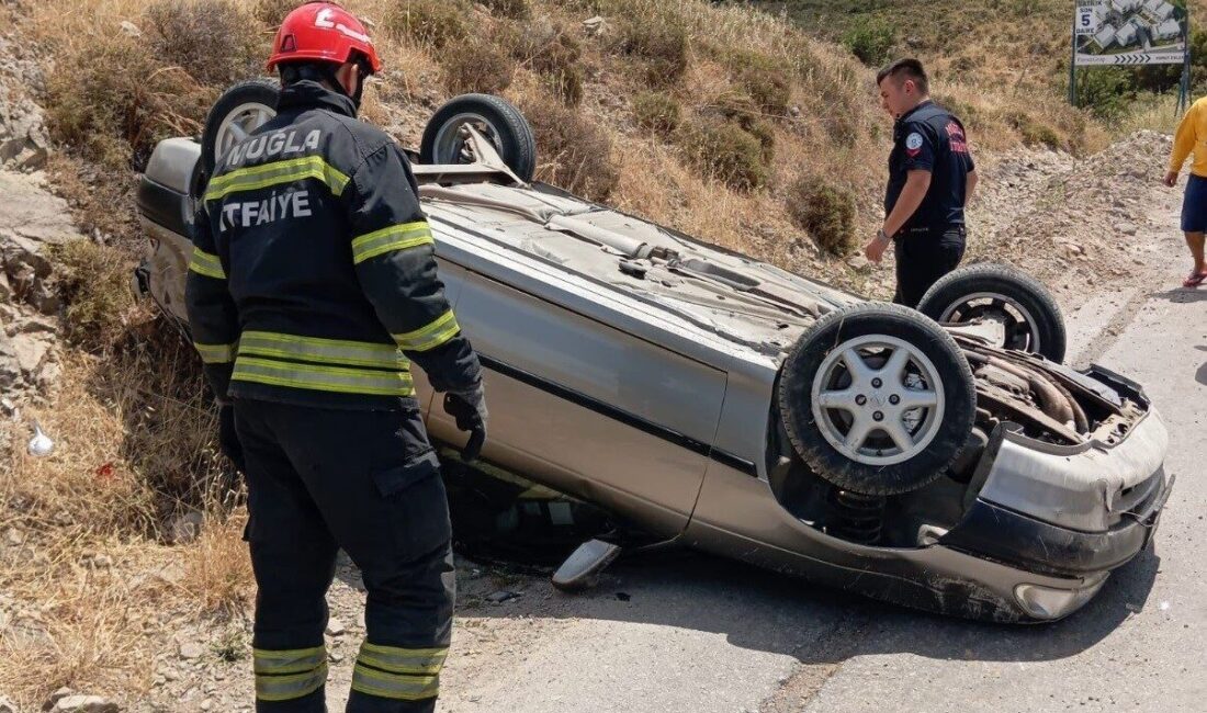 Muğla’nın Bodrum ilçesinde virajda kontrolden çıkan otomobil devrilirken, şans eseri