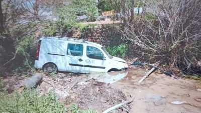 Malatya’da direksiyon hakimiyeti kaybolduktan sonra refüje çarparak sulama kanalına savrulan