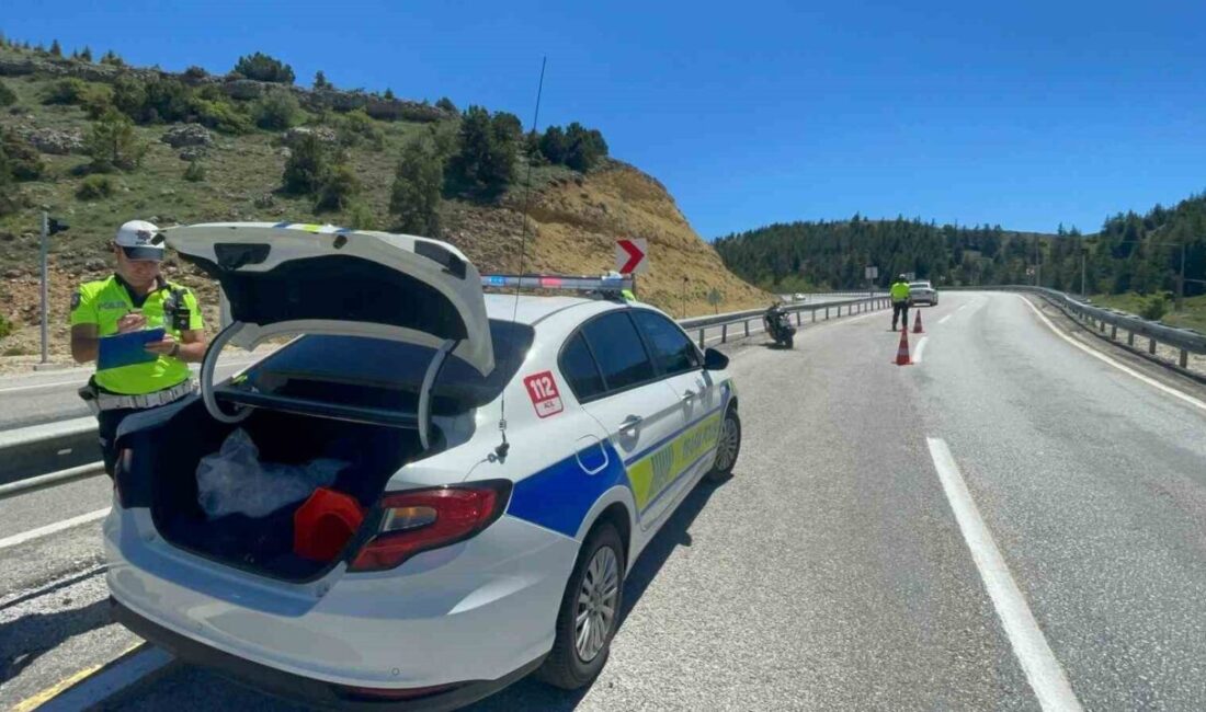 Karaman’da kontrolden çıkarak bariyerlere çarpan motosikletin sürücüsü yaralandı. Kaza, öğle