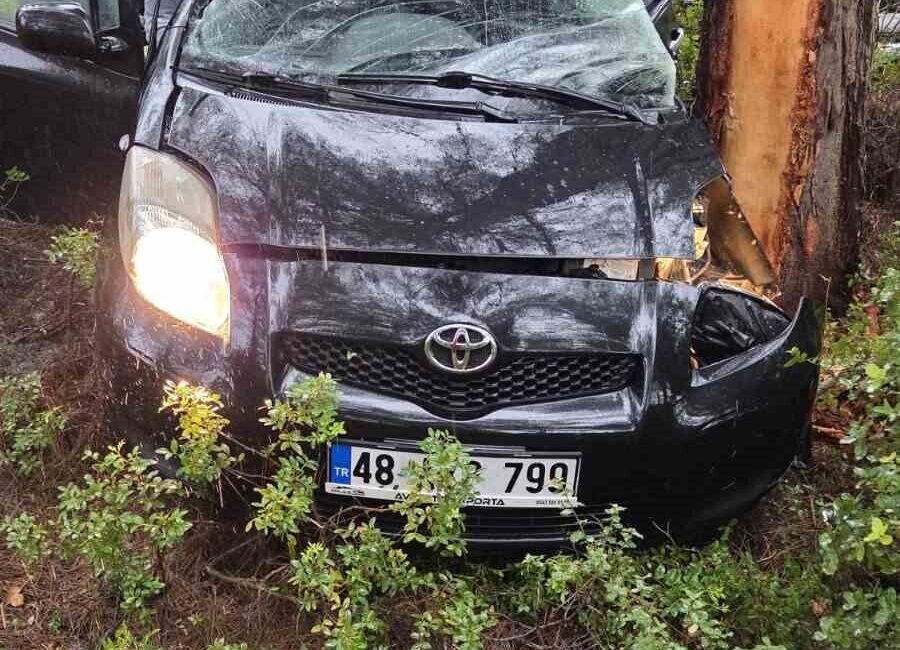 Muğla’nın Bodrum ilçesinde kontrolden çıkan otomobilin ormanlık alana uçması sonucu