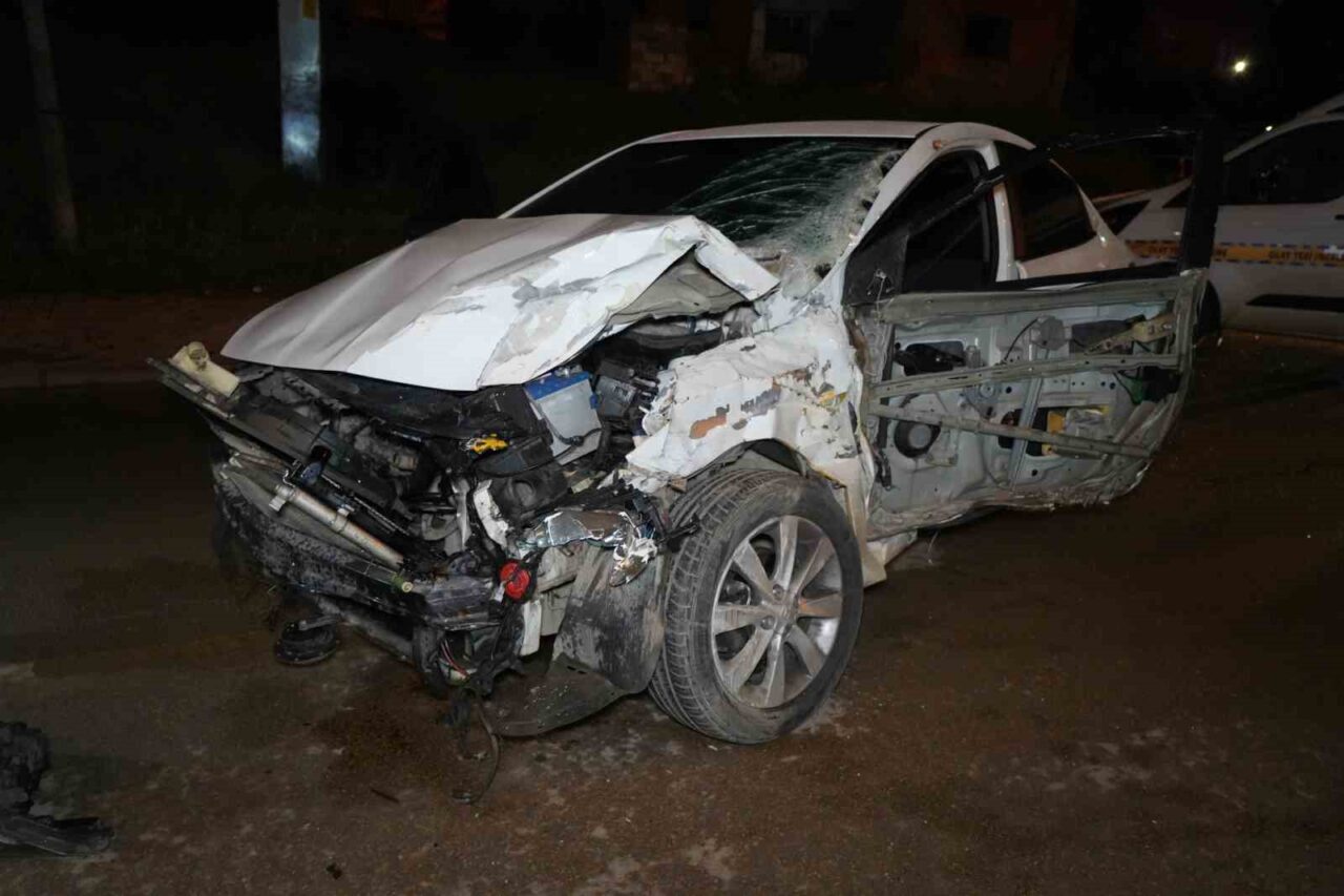 Kırıkkale’de kontrolden çıkan otomobilin park halindeki çekiciye çarpması sonucu sürücü