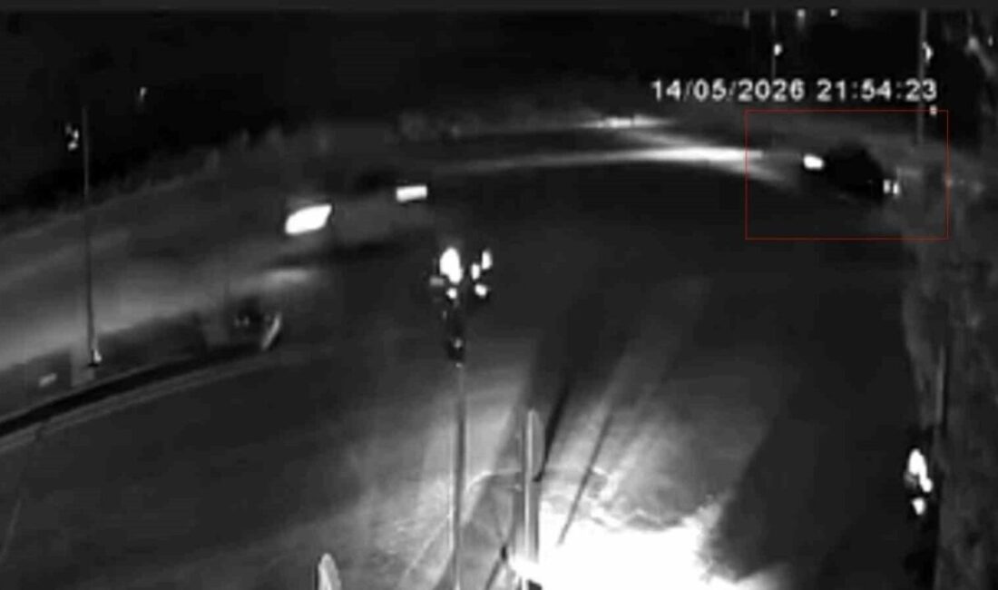 Gaziantep’te seyir halindeyken kontrolden çıkarak savrulan otomobil, yol kenarındaki tren