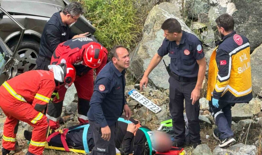 Muğla’nın Ortaca ilçesinde kontrolden çıkan otomobil metrelerce yüksekten uçuruma yuvarlanırken,