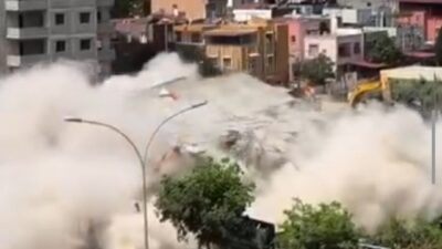 Adana’da kontrolsüz bina yıkımı sırasında kaldırımda bekleyen bir kadının son