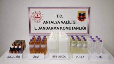 Antalya’nın Konyaaltı ilçesinde düzenlenen operasyonda kaçak alkol ve alkol yapımında