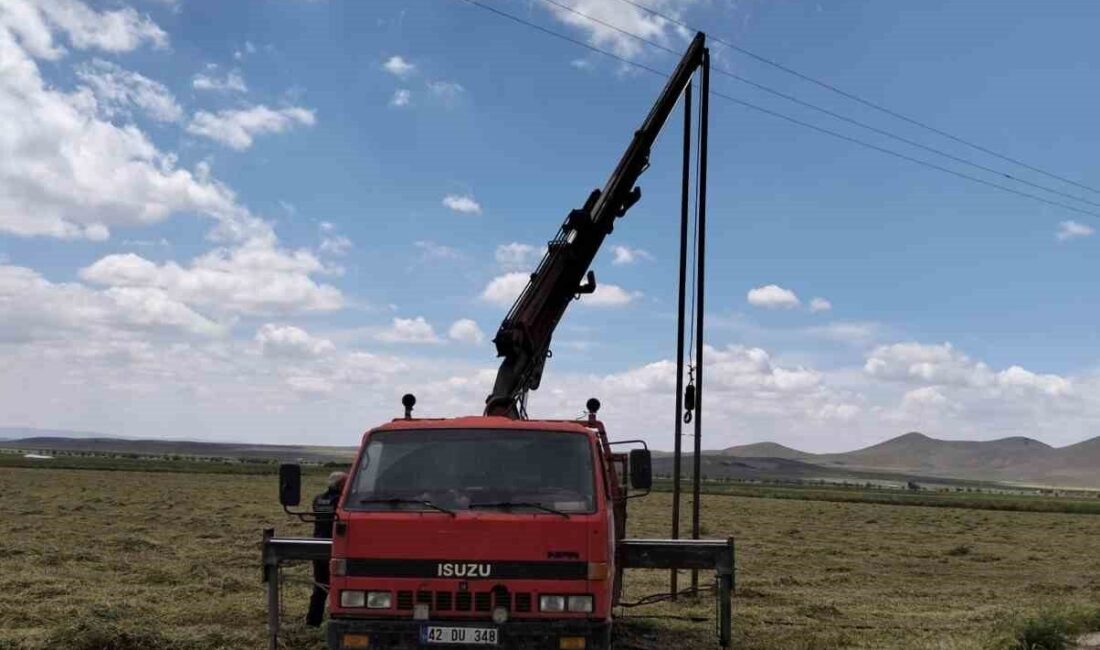 Konya’nın Karapınar ilçesinde elektrik akımına kapılan 3 kişi yaralandı. Olay,