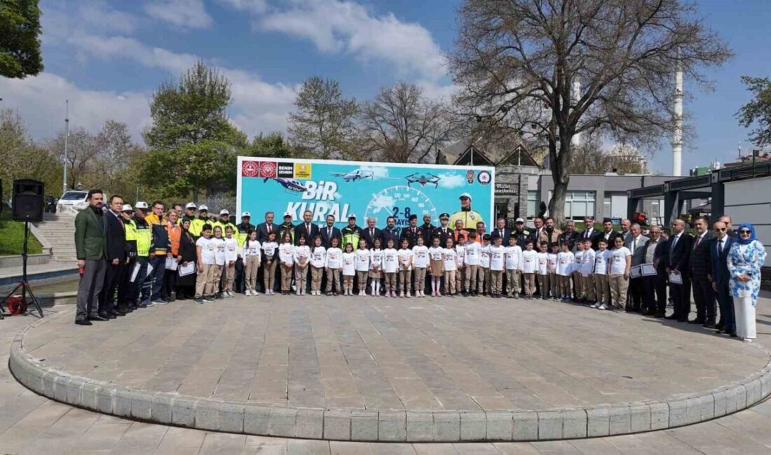 Konya’da, Karayolu Trafik Haftası dolayısıyla çeşitli etkinlikler düzenlendi. Programda çocuklar