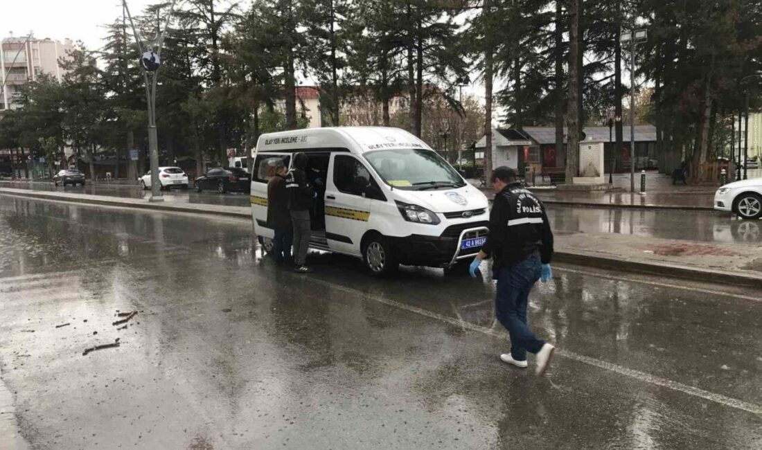 Konya’nın Ereğli ilçesinde bir kuyumcu dükkanı, motosikletli 4 kişi tarafından