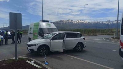 Konya’nın Seydişehir ilçesinde, kamyonet ile otomobilin çarpışması sonucu meydana gelen
