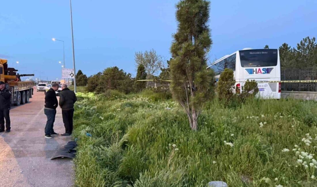 Konya’da önce tıra, sonra yoldan yoldan çıkarak ağaç, direk ve