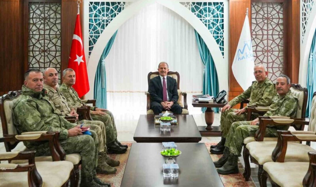 2’nci Ordu Komutanı Korgeneral Zorlu Topaloğlu, Hakkari Valisi İbrahim Taşyapan’ı