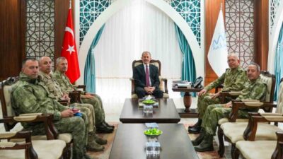 2’nci Ordu Komutanı Korgeneral Zorlu Topaloğlu, Hakkari Valisi İbrahim Taşyapan’ı