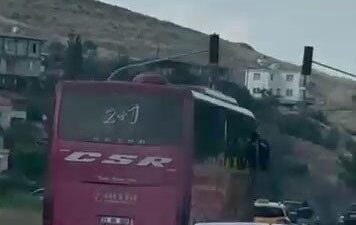 Hatay’da trafikte kornaya basarak araçları sollayan ve tehlikeli hareketler yaparak