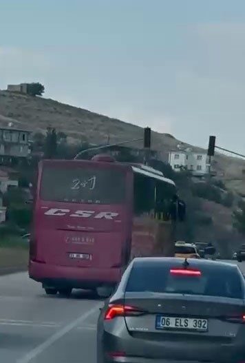 Hatay’da trafikte kornaya basarak araçları sollayan ve tehlikeli hareketler yaparak