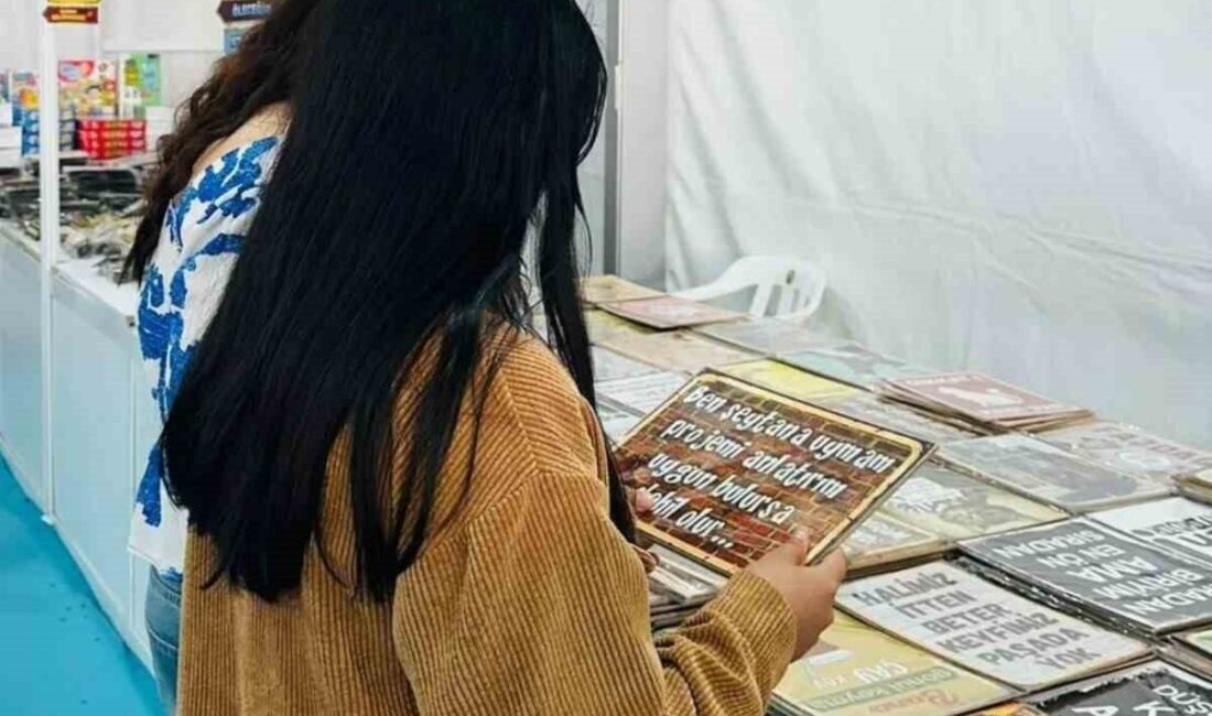 Bilecik’in Bozüyük ilçesinde koruma ve bakım altındaki çocuklar, düzenlenen kitap
