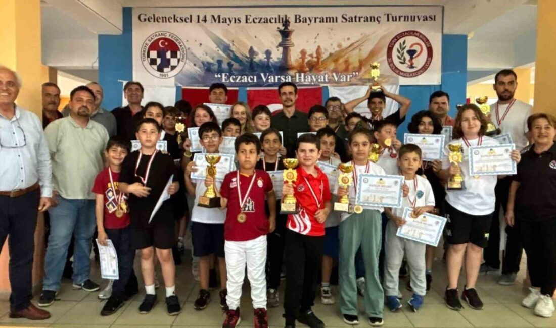 Muğla’nın Köyceğiz ilçesinde Türkiye’nin farklı illerinden gelen satranç sporcuları Satranç