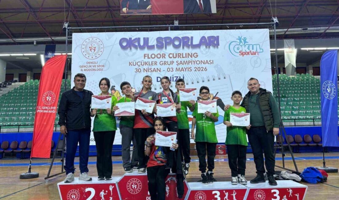 Muğla’nın Köyceğiz ilçesi Toparlar Ortaokulu katıldığı Okul Sporları floor curling