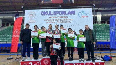 Muğla’nın Köyceğiz ilçesi Toparlar Ortaokulu katıldığı Okul Sporları floor curling