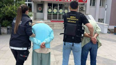 Muğla’nın Köyceğiz ilçesinde uyuşturucu madde ile yakalanan iki şüpheli çıkarıldıkları