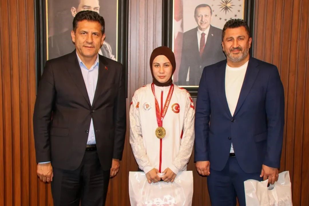 Adana’nın Kozan ilçesinde yaşayan milli sporcu Azranur Çetin, Senegal’de düzenlenecek
