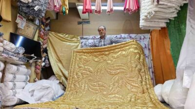 Bursa’nın İnegöl ilçesinde 60 yıldan bu yana baba mesleği iğne