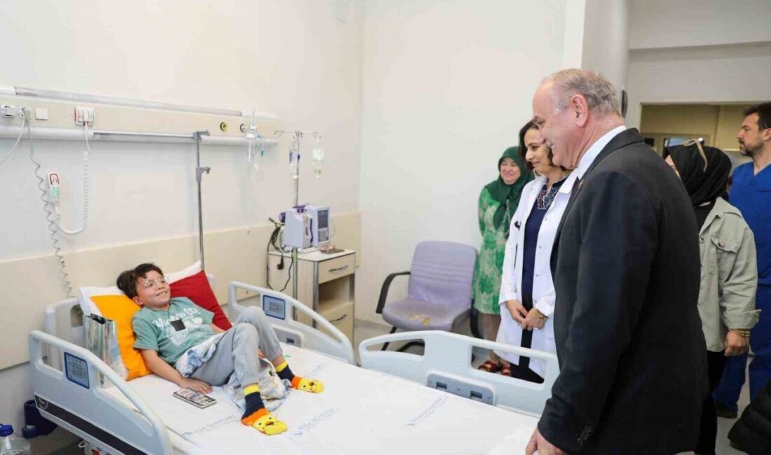 Düzce Belediye Başkanı Dr. Faruk Özlü, kendisine mesaj gönderen lösemi