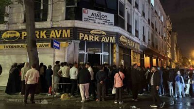 Küçükçekmece’de iş yerinde çıkan yangında 3 kişi dumandan etkilendi. Yangın