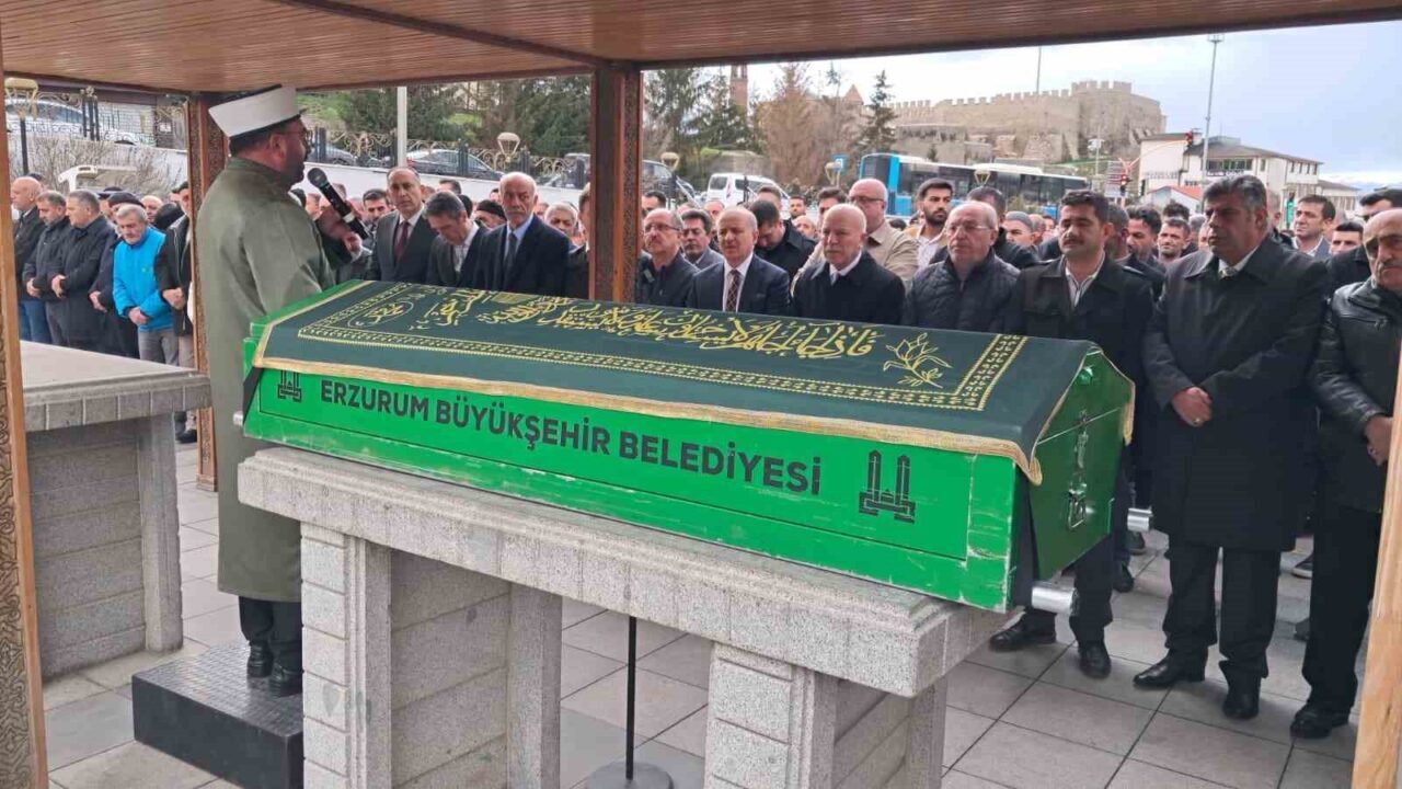 Erzurum Büyükşehir Belediyesi önceki dönem başkanı Ahmet Küçükler’in babası Hacı