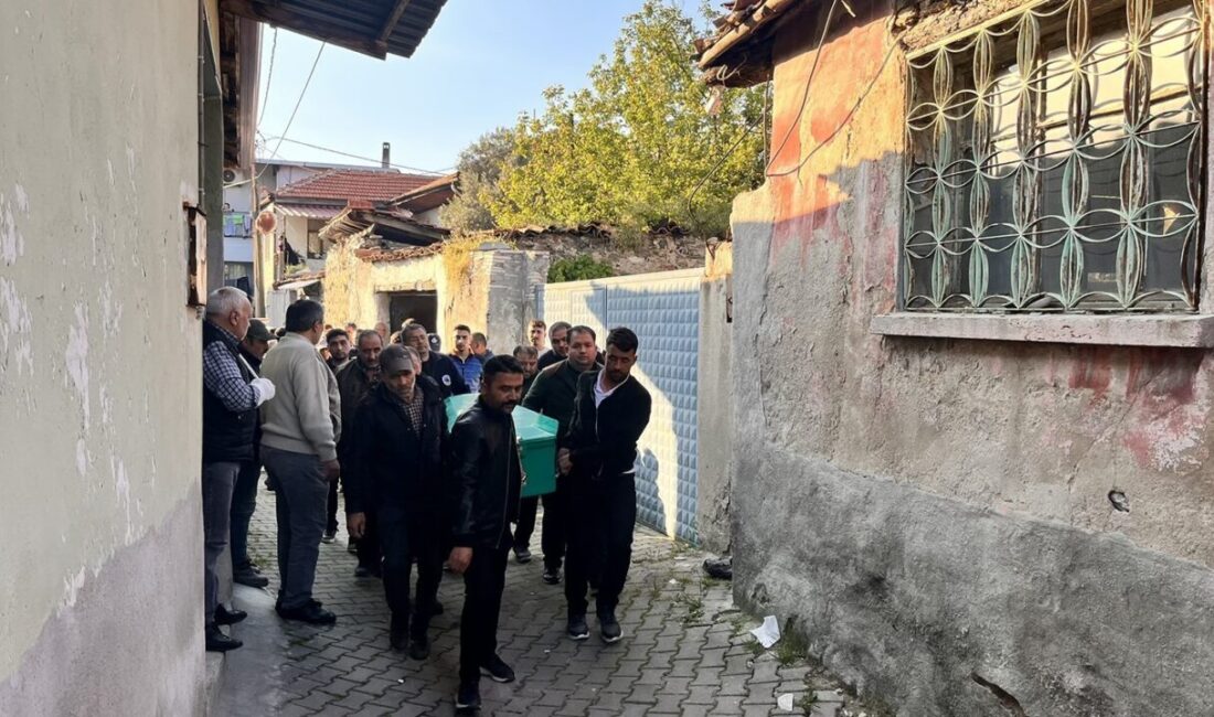 Manisa’nın Kula ilçesinde 48 yaşındaki bir kişi evinde ölü bulundu.