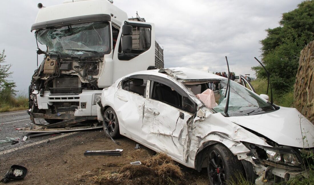 Manisa’nın Kula ilçesinde 1 tır, 1 traktör ve 3 otomobilin