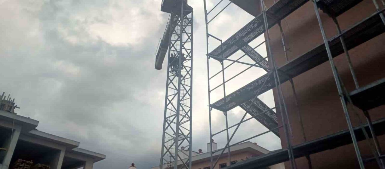 Adıyaman’ın Gölbaşı ilçesinde, çalıştıkları inşaatta bir süredir maaşlarını alamadıklarını iddia