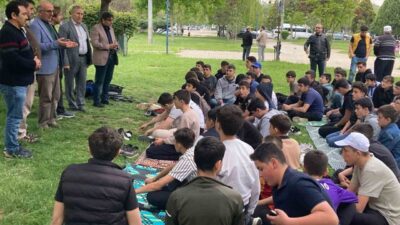 Afyonkarahisar’da faaliyet gösteren Miftah Kur’an Kursu tarafından gerçekleştirilen piknikte öğrenciler