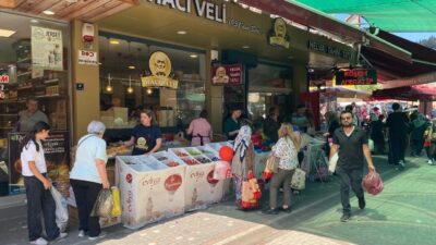 Aydın’da Kurban Bayramı arife günü çarşı ve pazarlarda hareketlilik yaşandı.