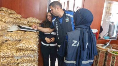 Erzincan Belediyesi ekipleri, Kurban Bayramı öncesinde kent genelinde kuruyemiş satışı
