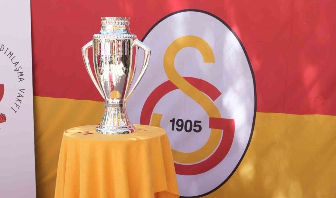 Galatasaraylılar Yurdu’nun sakinleri ile yakınları ve yurt çalışanları, Kurban Bayramı