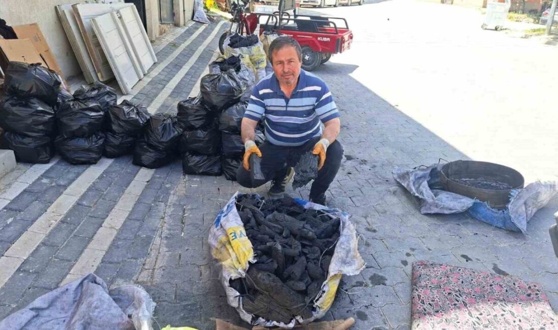 Kütahya’nın Hisarcık ilçesinde Kurban Bayramı’nın yaklaşmasıyla birlikte mangal kömürü satışlarında