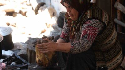 Kurban Bayramı’nda kurbanlarını kesen vatandaşlar kelle paça hazırlığı için ocak