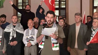 Sakarya’da düzenlenen gösteride İsrail’in Küresel Sumud Filosu’na uluslararası sularda gerçekleştirdiği
