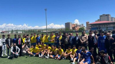 Siirt’in Kurtalan ilçesinde Liseler Arası Futbol Turnuvasının Şampiyonu Kayabağlar ÇPL